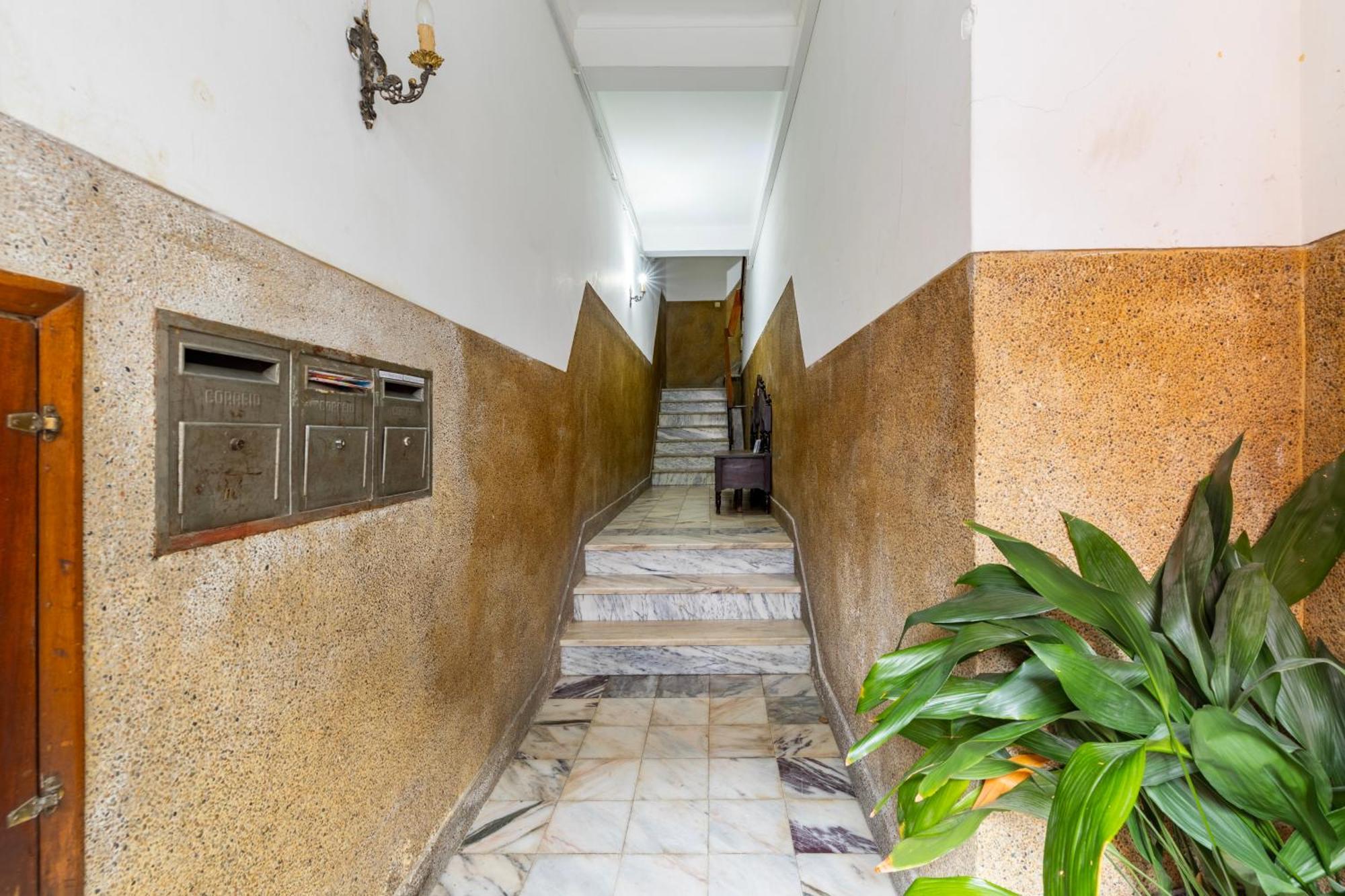 Cosy Remodeled Apartment In The City Center Fundão Екстериор снимка