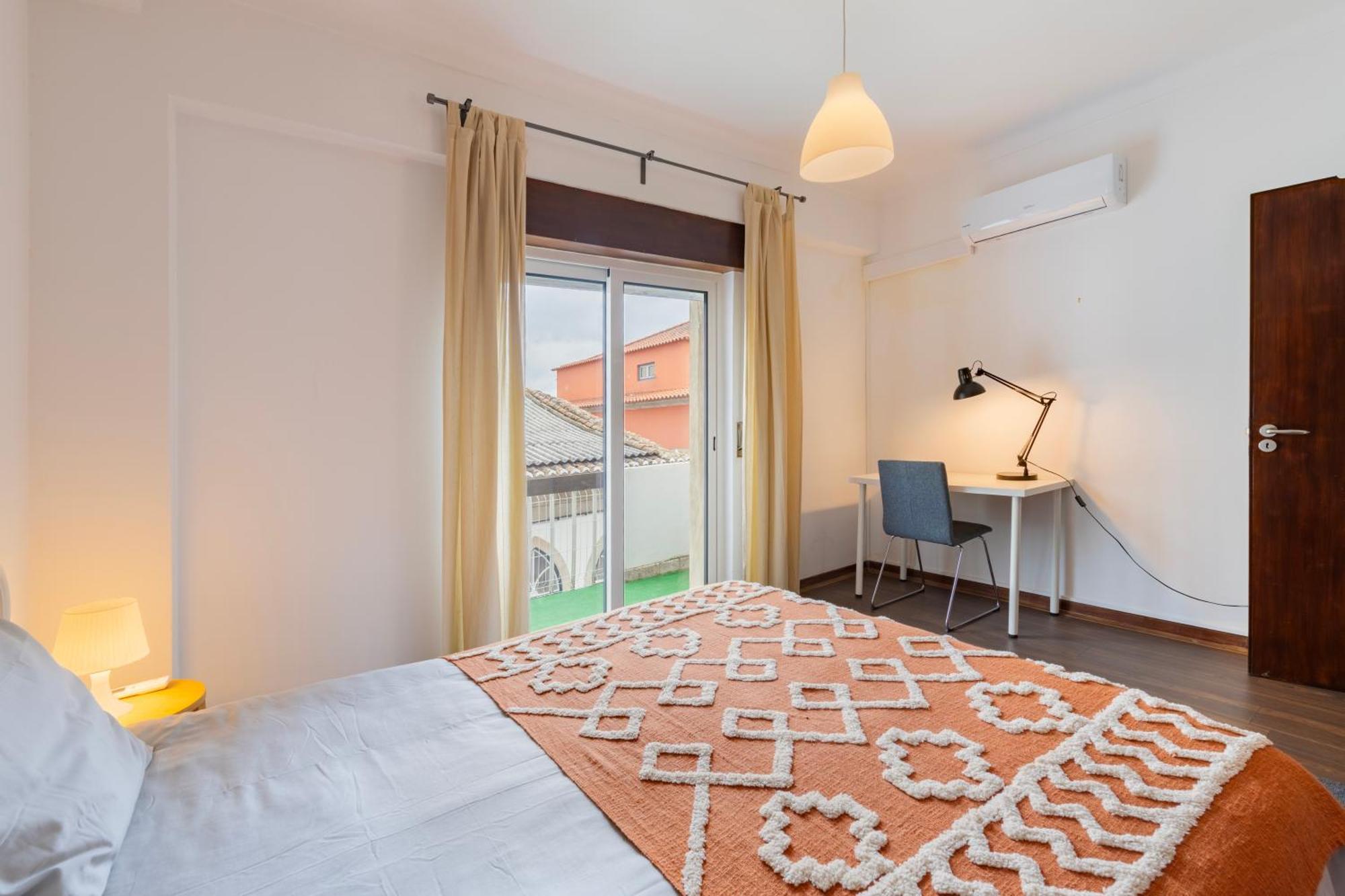 Cosy Remodeled Apartment In The City Center Fundão Екстериор снимка